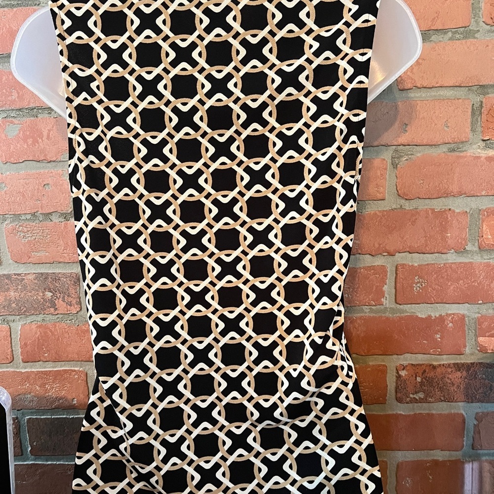 Banana Republic sleeveless drape front blouse, geometric pattern - Picture 4 of 7
